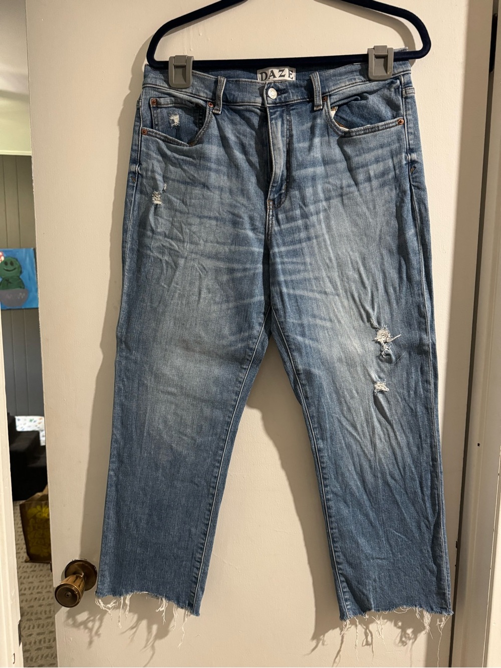 DAZE Women's Light Blue Distressed Ankle Jeans